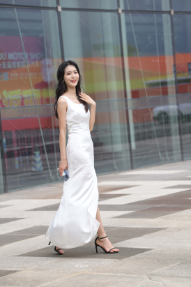 白色长裙美女姐姐