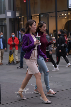 编码1127肉丝高跟，这种朲妻，请给我一卡车