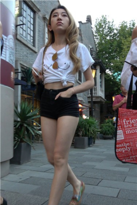 4k超清，大长腿高腰热裤性感美女！ [3.05 GB]