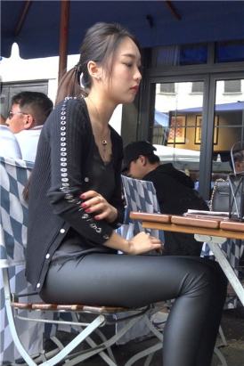 4k-黑色紧身皮裤气质马尾辫街拍美女第二集 [411 MB]