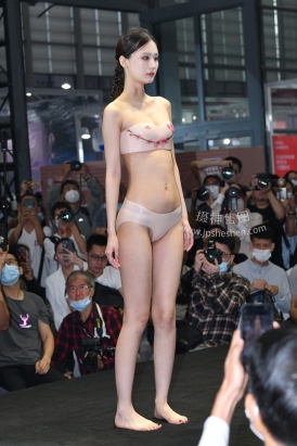 23419-8+48挺美的她～还是穿着内衣给你看呢～ ...