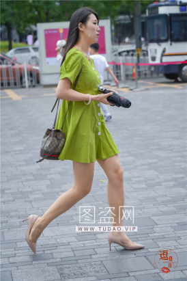 编码0333绿色短裙美腿高跟
