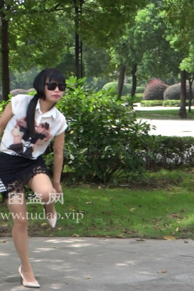 cctvb出品 ROU 丝 高跟蹲姿诱惑！！！