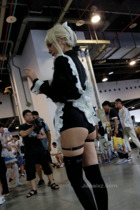 4K - 漫展长筒袜妹子 [667 MB/MP4]