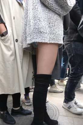 街拍美腿大姑娘 [682 MB/MP4]