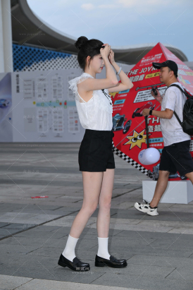 甜美可爱网红女孩---小面包