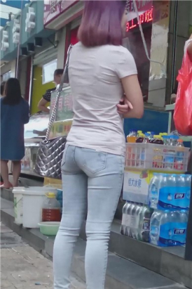 4k-街拍蓝牛紧身美臀性感少妇 [451 MB]