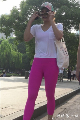 4k-街拍粉色运动裤苗条美女 [2.41 GB]