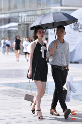 编码2531短裙美腿凉高美脚白嫩