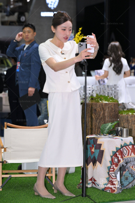 25829-26-71√超薄肉丝轻熟女【套图➕4k视频